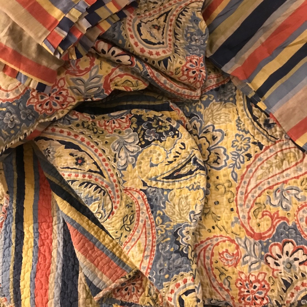 King reversible comforter and bedding (7 piece) (paisley and stripes)